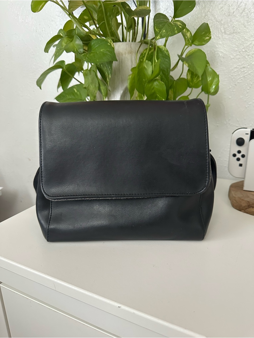 Classic Black Leather Crossbody Bag - Timeless Everyday Style